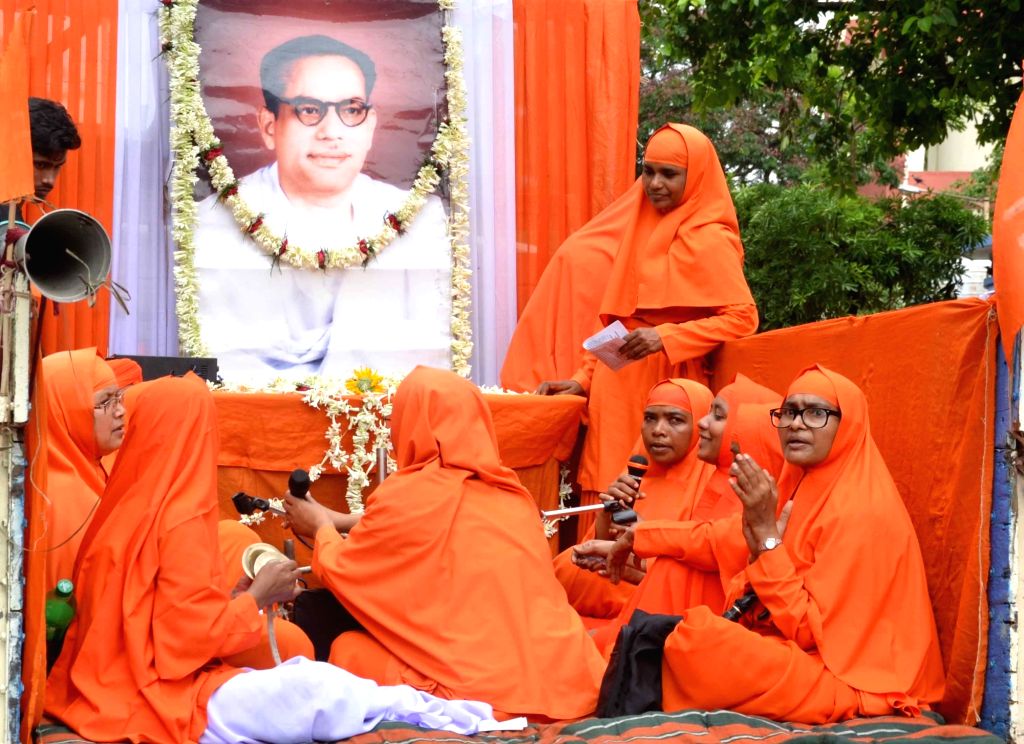 Acaryas gathered together during a procession